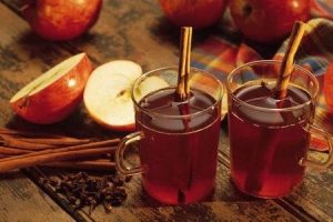 Apple Cider With Cinnamon Sticks 300x200 1